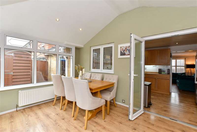 Property for Sale in Crawford Chase, Wickford, Essex, Ss12