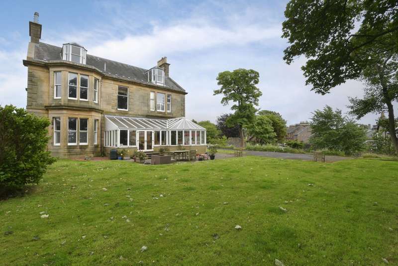 8 Bedrooms Detached House