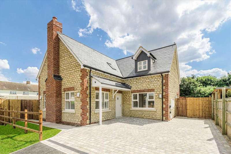 3 Bedrooms Detached House for sale in London Road, Bozeat, NN29
