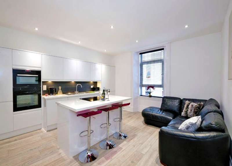2 Bedrooms Flat for rent in Albert Street, First Floor, AB25