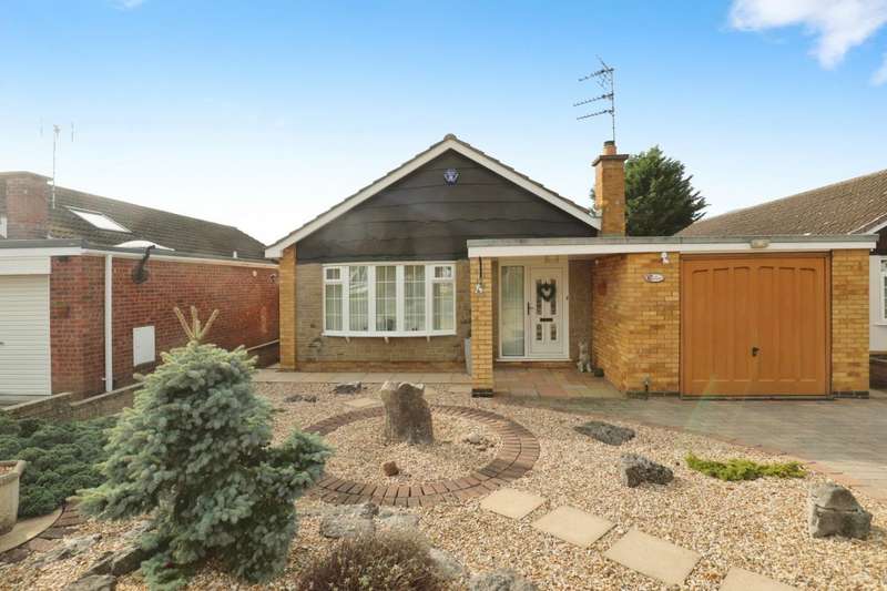 3 Bedrooms Bungalow for sale in Connaught Way, Huntington, YO32
