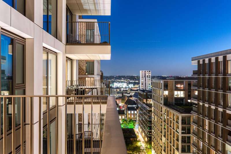 3 Bedrooms Flat for sale in Fitzroy House, Palmer Road, Battersea Power Station, SW11