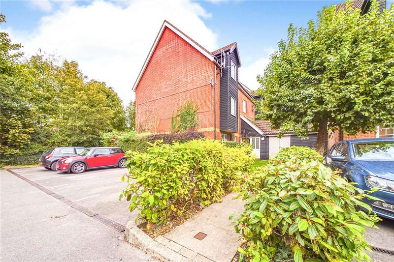 2 Bedrooms Flat for rent in Gould Close, Newbury, Berkshire, RG14
