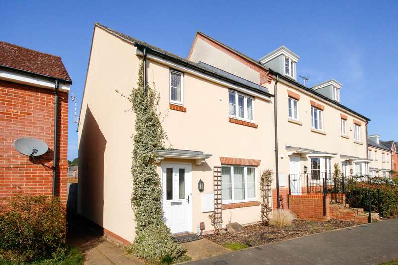 3 Bedrooms End Of Terrace House for rent in Eagle Way, Jennett`s, RG12