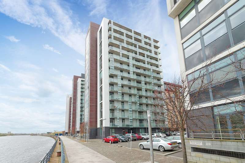 2 Bedrooms Flat for sale in Castlebank Place, Glasgow, G11