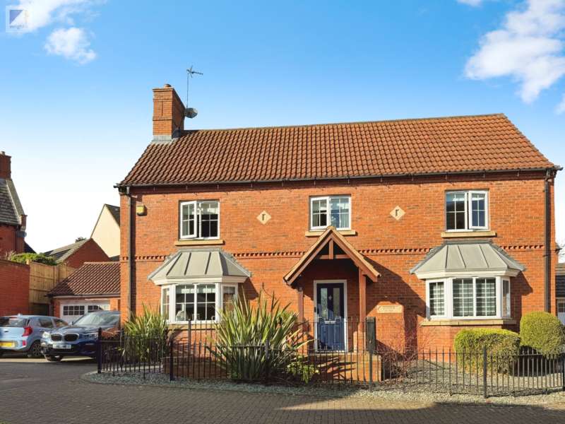4 Bedrooms Detached House for sale in Bradgate Gardens, Hinckley, LE10