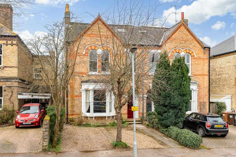 4 Bedrooms House for sale in Queens Road, Hertford, SG13