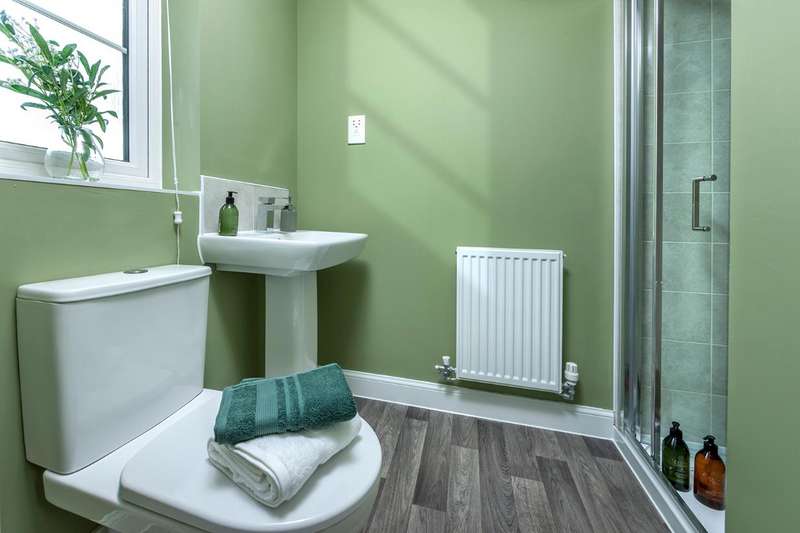 3 Bedrooms House for sale in Hoy, Languard View, Low Road, Dovercourt, CO12