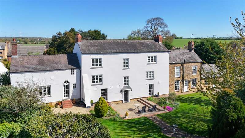 5 Bedrooms Detached House for sale in High Street, Milton Malsor, NN7