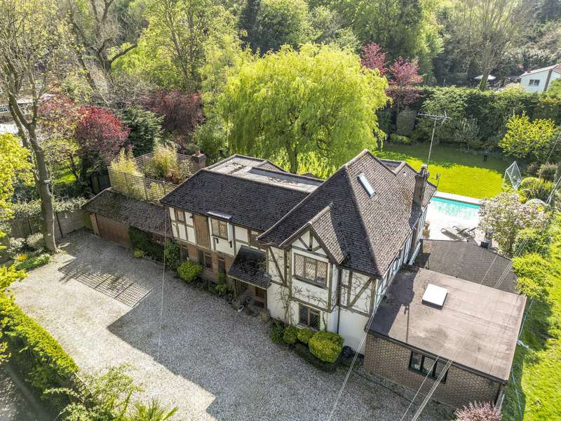 5 Bedrooms Detached House for sale in Warren Lane, Stanmore, HA7