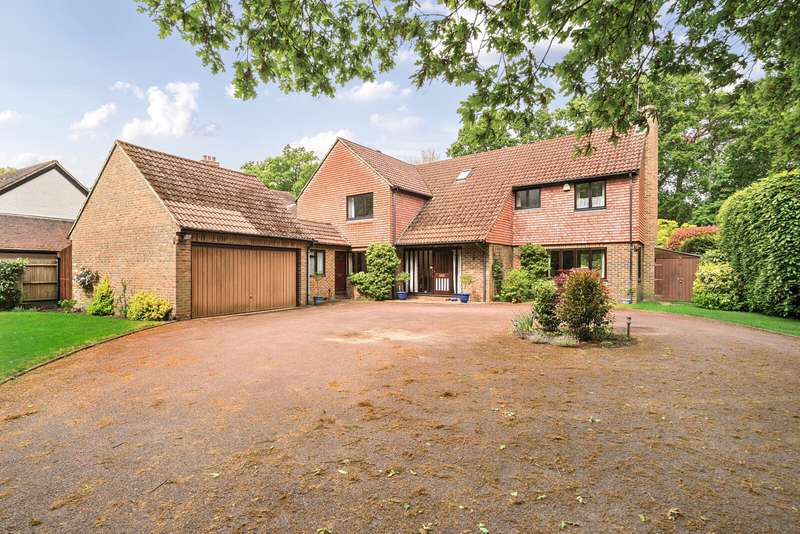 6 Bedrooms House for sale in Blackdown Avenue, Pyrford, Surrey, GU22
