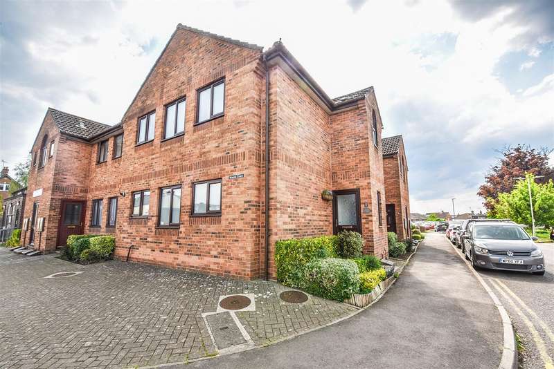 2 Bedrooms Maisonette Flat for sale in Marybrook Street, Berkeley, GL13