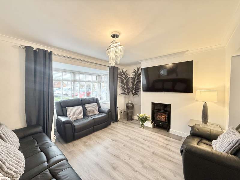 3 Bedrooms Semi Detached House for sale in Cotswold Road, Hylton Castle, Sunderland, SR5