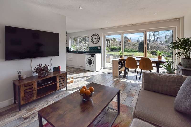 2 Bedrooms Bungalow for sale in Doone Way, Ilfracombe, EX34