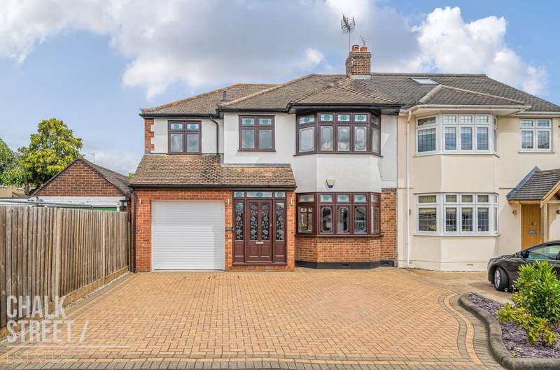 4 Bedrooms Detached House for sale in Seaforth Close, Rise, RM1
