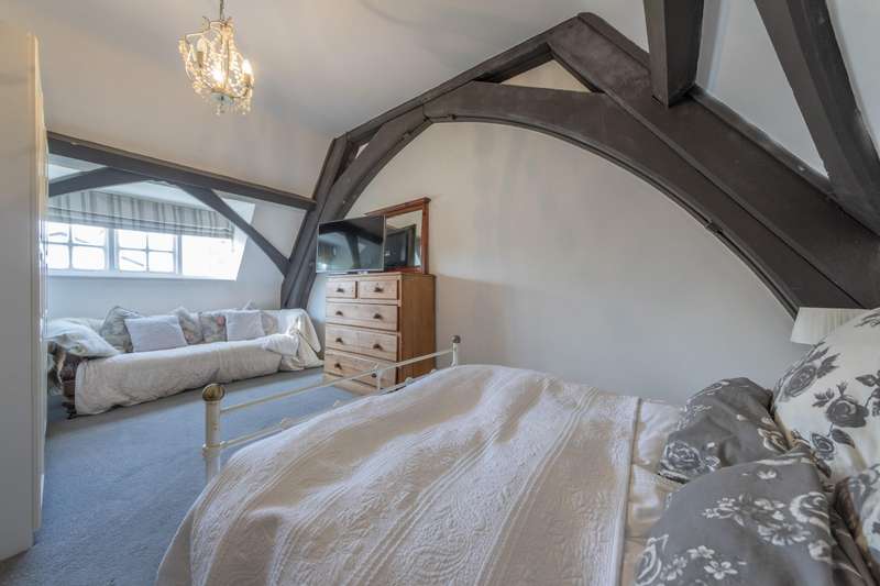 Property for Sale in Bedroom House Semi Detached In Davenham, Cw9