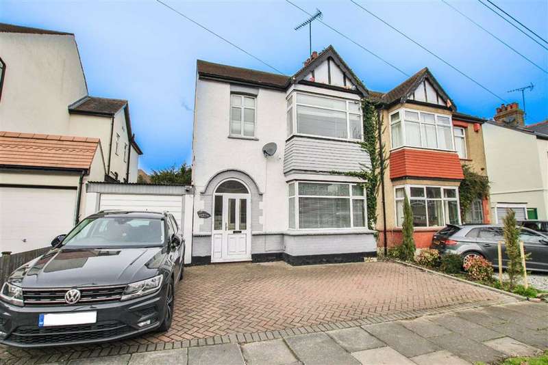 Property for Sale in Olivia Drive, Leighonsea, Essex, Ss9