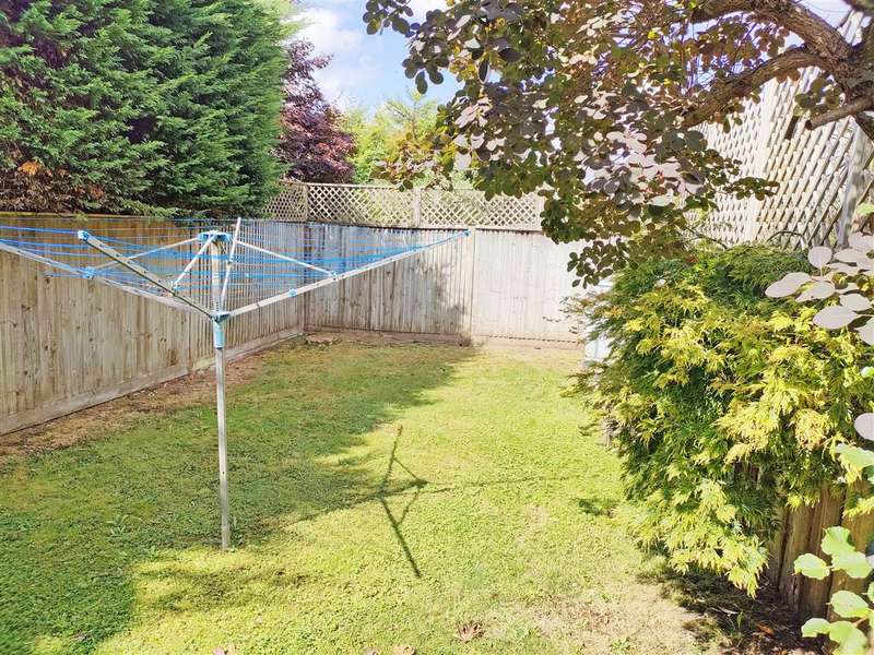 Property for Sale in Goodwood Close, Midhurst, Gu29