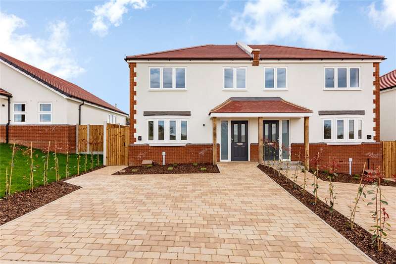 Property for Sale in Lynfords Drive, Runwell, Wickford, Essex, Ss11