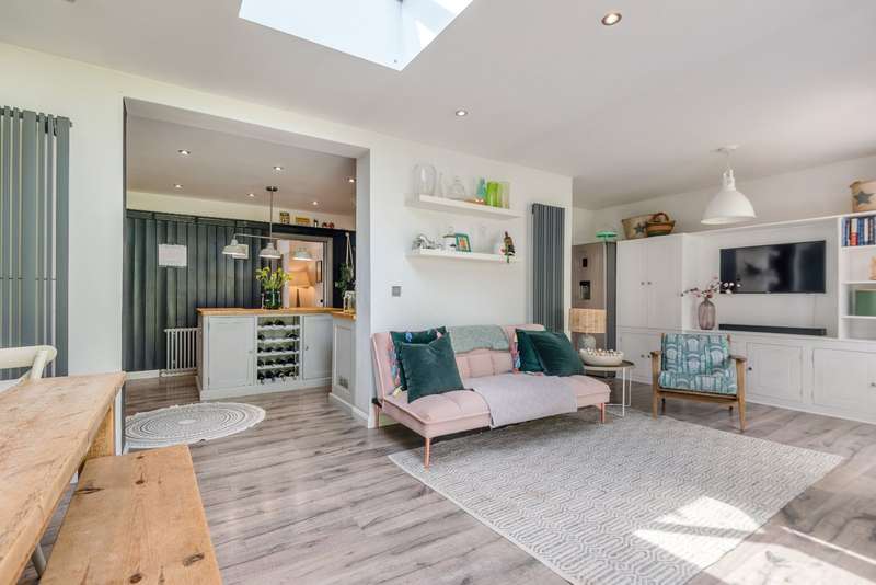 Property for Sale in Poplar Avenue, Windlesham, Surrey, Gu20