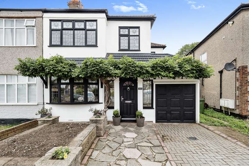 Properties for Sale in Hornchurch, Ravenscourt Grove Hornchurch Essex