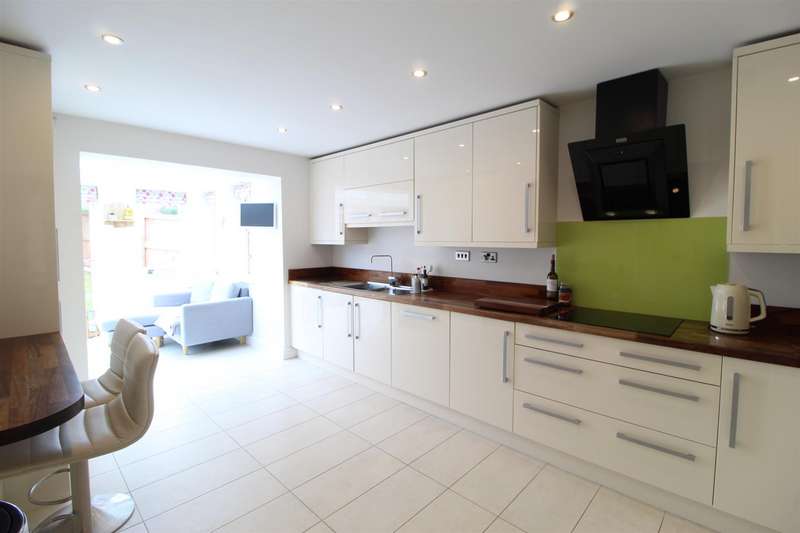 Property for Sale in Hurst Crescent, Glossop, Sk13