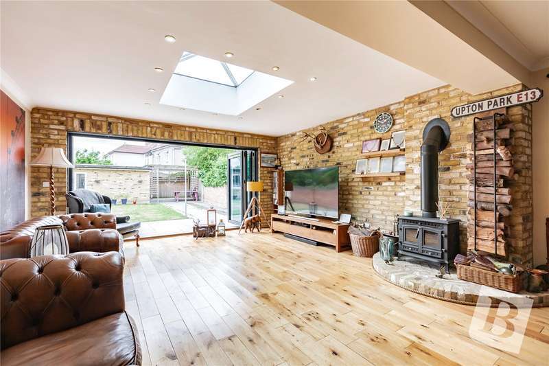 Properties for Sale in Hornchurch, Ravenscourt Grove Hornchurch Essex