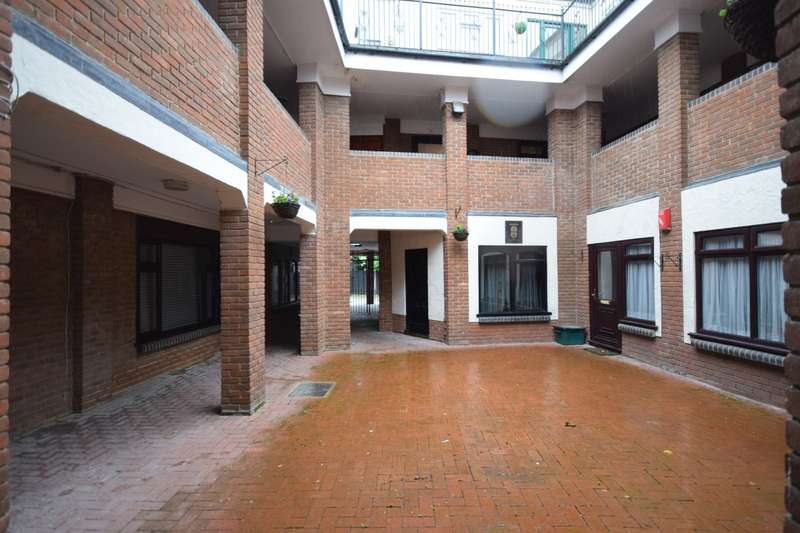 Property for Sale in Castle Walk, Stansted Mountfitchet, Cm24