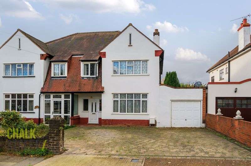 Properties for Sale in Hornchurch, Ravenscourt Grove Hornchurch Essex