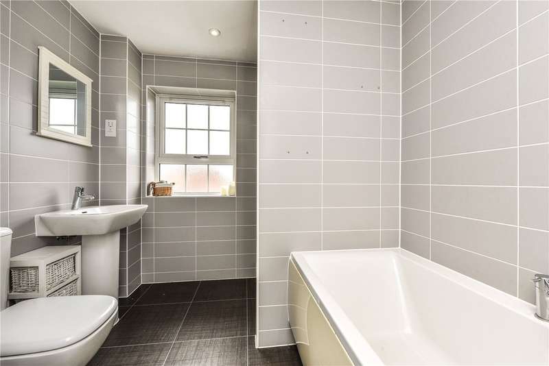 Property for Sale in Reeves Drive, Petersfield, Hampshire, Gu31