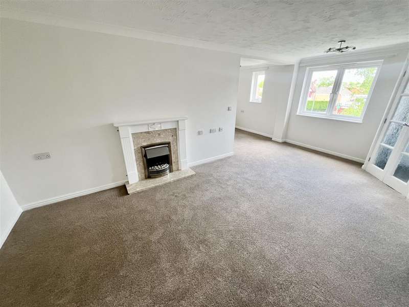 Property for Sale in Haslucks Green Road, Shirley, Solihull, B90