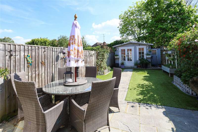 Property for Sale in Trenchard Close, Hersham, Waltononthames, Surrey, Kt12