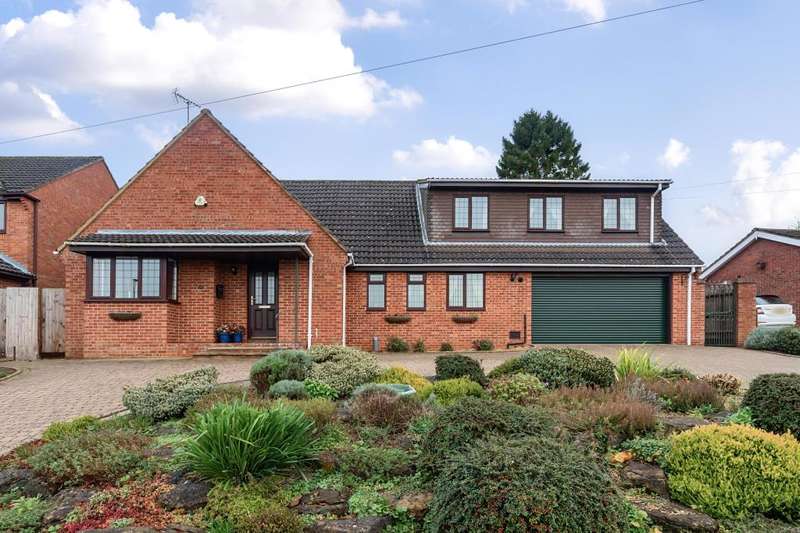 5 Bedrooms Detached House