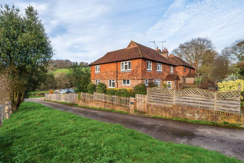 4 Bedrooms Detached House for sale in Woodhill Lane Shamley Green Guildford, Surrey, GU5