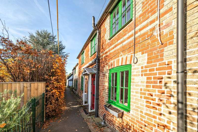 2 Bedrooms Cottage House