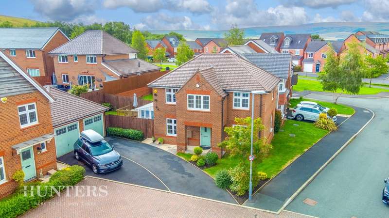 4 Bedrooms Detached House for sale in Woolfenden Way, Wardle, OL12