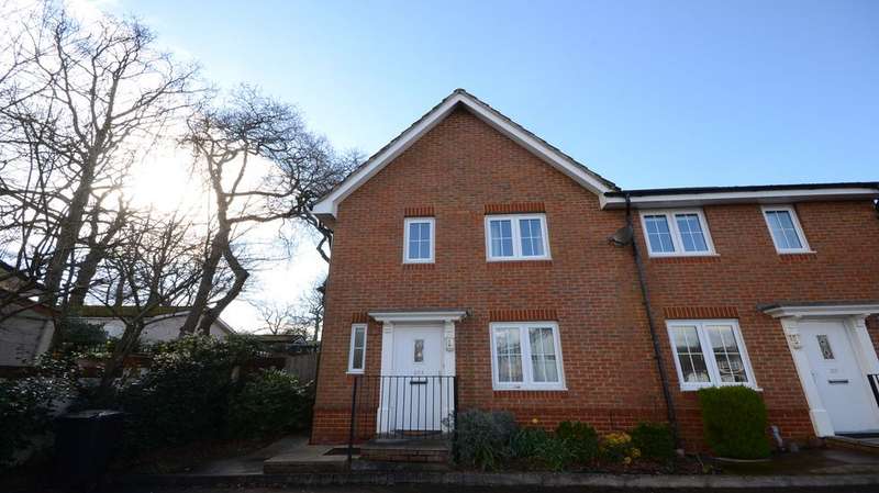 3 Bedrooms House for rent in Bitterne Avenue, Tilehurst, Reading, RG31