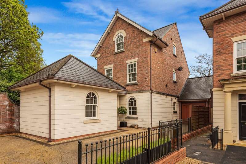 4 Bedrooms Detached House for sale in Abbeycroft Close, Astley, Tyldesley, M29