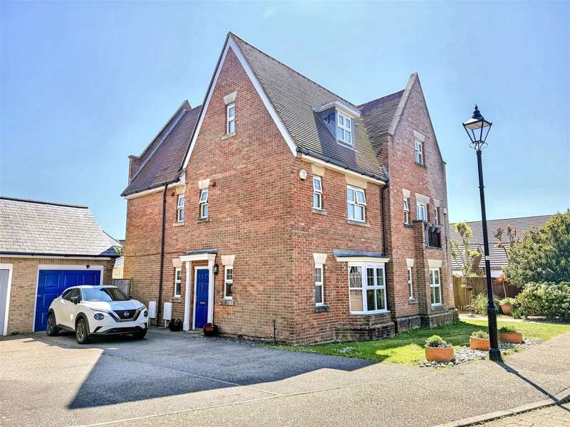 4 Bedrooms Town House for sale in Johnston Place, Eastbourne, BN23