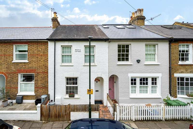 2 Bedrooms Cottage House