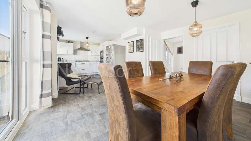 4 Bedrooms Detached House for sale in Portpatrick Avenue, Bishopton, PA7