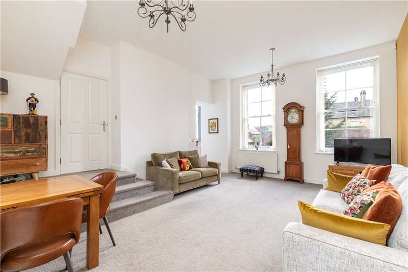 3 Bedrooms House for sale in Wharfedale Drive, Otley, West Yorkshire, LS21