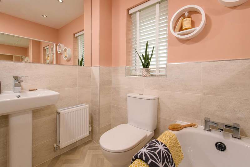 3 Bedrooms House for sale in Hoy, Languard View, Low Road, Dovercourt, CO12