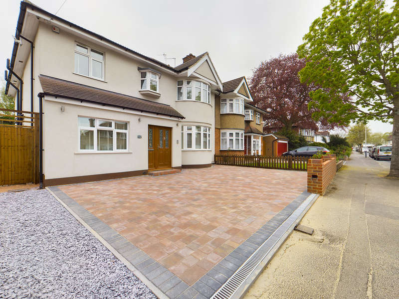 Properties for Sale in Pinner, Pinner Middlesex