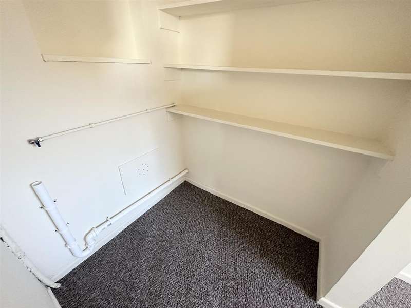 Property for Sale in Woodfield Drive, Swadlincote, De11