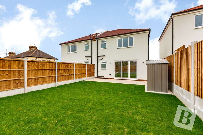 Property for Sale in Lynfords Drive, Runwell, Wickford, Essex, Ss11