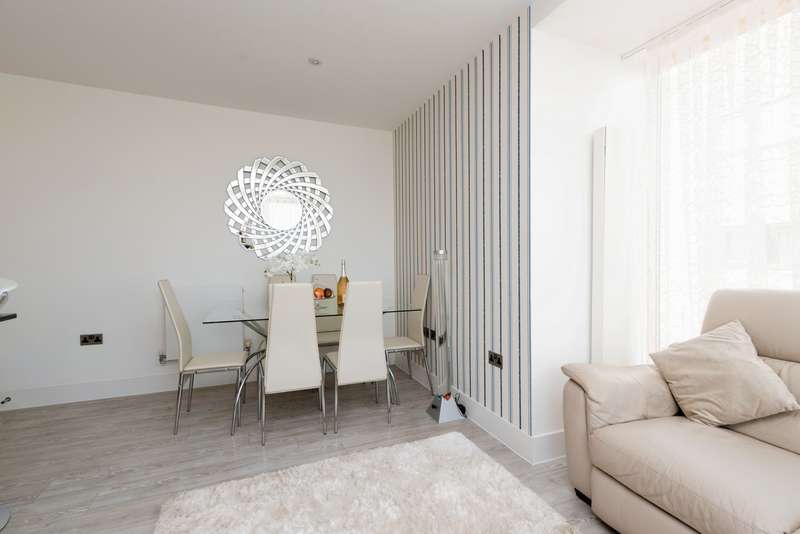 Property for Sale in Empire Way, Caerdydd, Empire Way, Cardiff, Cf11