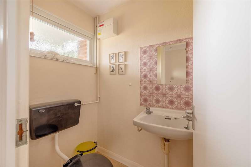 Property for Sale in Basford Way, Windsor, Sl4