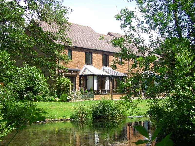 2 Bedrooms Property for sale in Bearwater, Hungerford, RG17