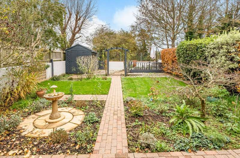 Property for Sale in Willowbed Drive, Chichester, Po19